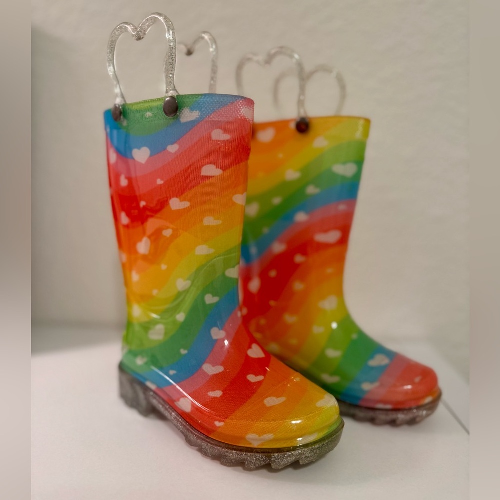 NWOT!! Western Chief Toddler Rainbow Heart Kids’ Rain Boots Light Up Size 6